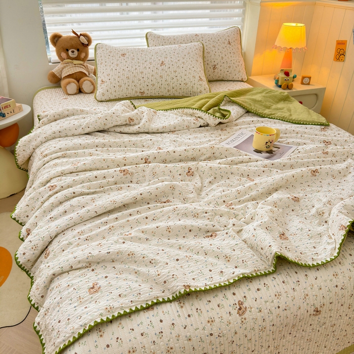 91家纺网 家纺一手货源 找家纺 梵朴 2026新款A类泡芙双层纱贝壳边床盖夏被四件套三角针夏凉被空调被 木马小花