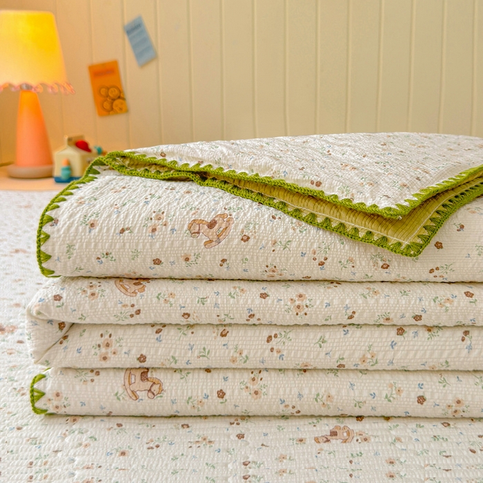 91家纺网 家纺一手货源 找家纺 梵朴 2026新款A类泡芙双层纱贝壳边床盖夏被四件套三角针夏凉被空调被 木马小花