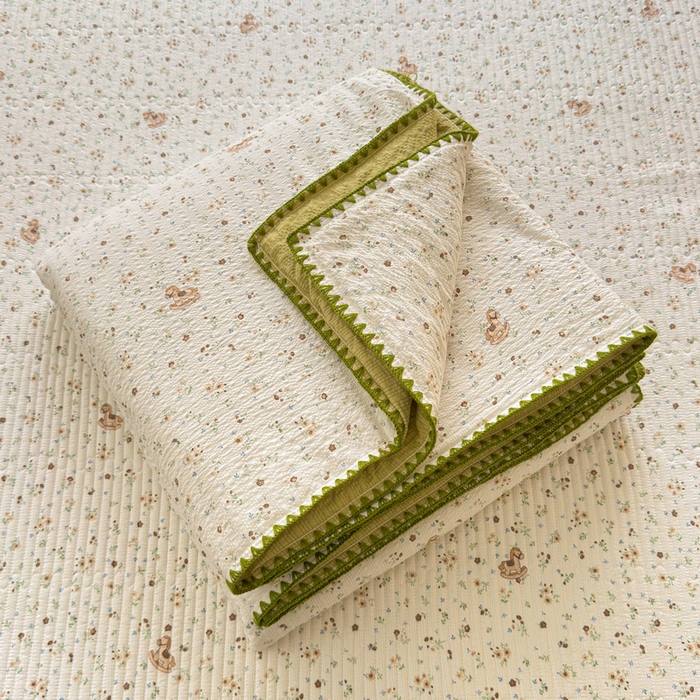 91家纺网 家纺一手货源 找家纺 梵朴 2026新款A类泡芙双层纱贝壳边床盖夏被四件套三角针夏凉被空调被 木马小花