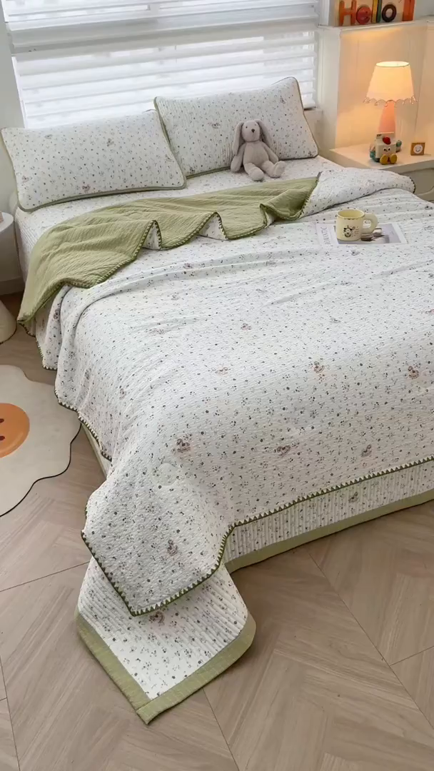 91家纺网 家纺一手货源 找家纺 梵朴 2026新款A类泡芙双层纱贝壳边床盖夏被四件套三角针夏凉被空调被 木马小花