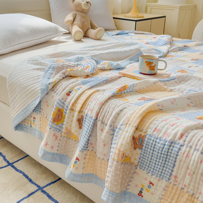 91家纺网 家纺一手货源 找家纺 乐家毛巾被（工厂自产自销） 2026新款全棉纯棉六层一体超柔泡泡纱多功能毯 格子小熊