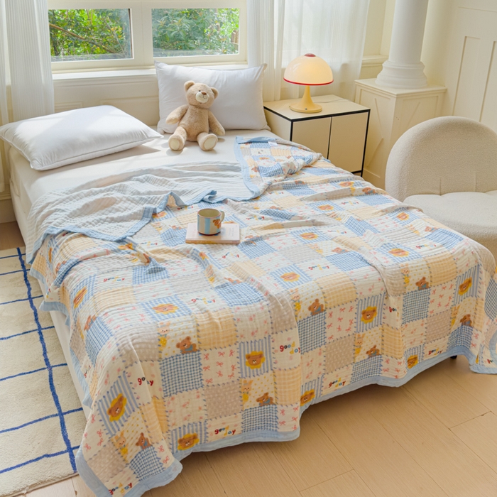 91家纺网 家纺一手货源 找家纺 乐家毛巾被（工厂自产自销） 2026新款全棉纯棉六层一体超柔泡泡纱多功能毯 格子小熊