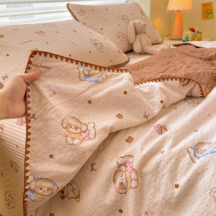 91家纺网 家纺一手货源 找家纺 梵朴 2026新款A类泡芙双层纱贝壳边床盖夏被四件套三角针夏凉被空调被 甜品萌狗