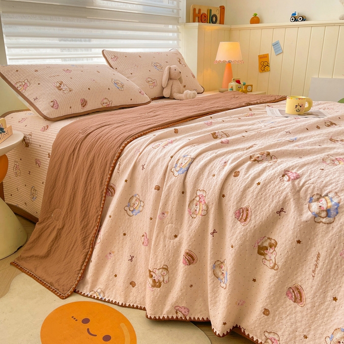 91家纺网 家纺一手货源 找家纺 梵朴 2026新款A类泡芙双层纱贝壳边床盖夏被四件套三角针夏凉被空调被 甜品萌狗