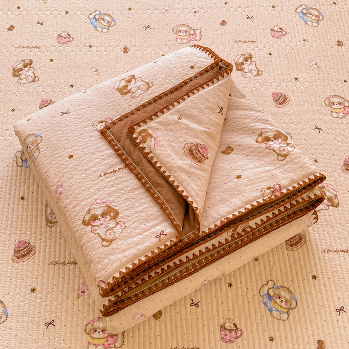 91家纺网 家纺一手货源 找家纺 梵朴 2026新款A类泡芙双层纱贝壳边床盖夏被四件套三角针夏凉被空调被 甜品萌狗