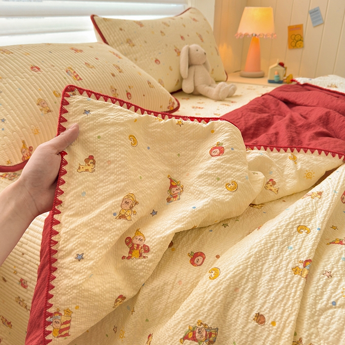 91家纺网 家纺一手货源 找家纺 梵朴 2026新款A类泡芙双层纱贝壳边床盖夏被四件套三角针夏凉被空调被 星星玩偶黄