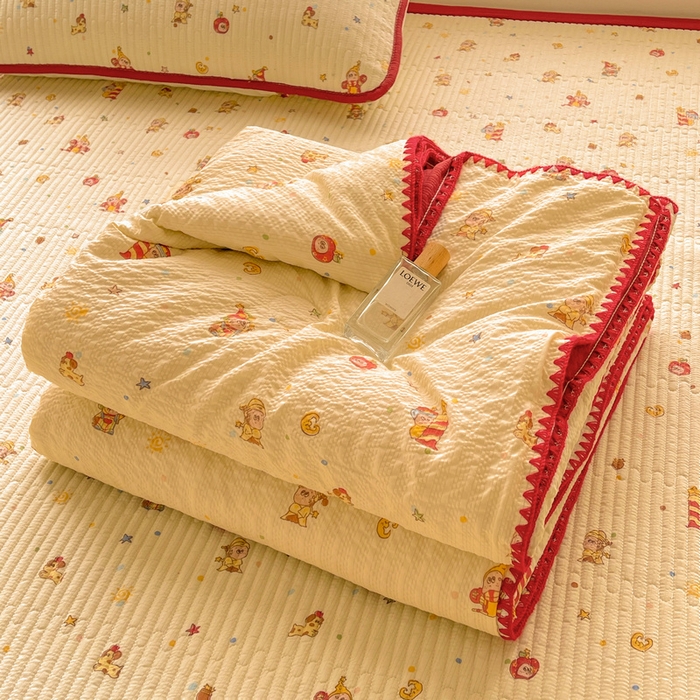 91家纺网 家纺一手货源 找家纺 梵朴 2026新款A类泡芙双层纱贝壳边床盖夏被四件套三角针夏凉被空调被 星星玩偶黄