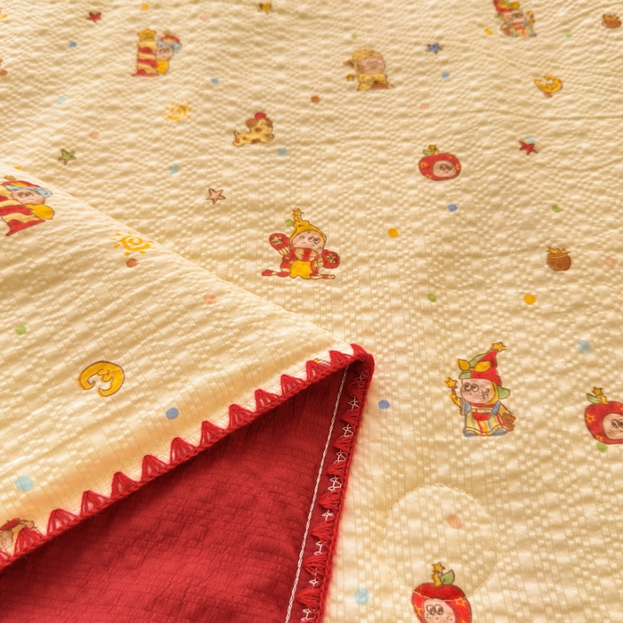 91家纺网 家纺一手货源 找家纺 梵朴 2026新款A类泡芙双层纱贝壳边床盖夏被四件套三角针夏凉被空调被 星星玩偶黄