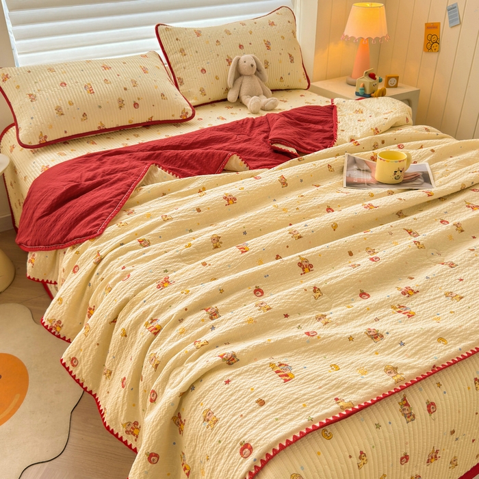 91家纺网 家纺一手货源 找家纺 梵朴 2026新款A类泡芙双层纱贝壳边床盖夏被四件套三角针夏凉被空调被 星星玩偶黄