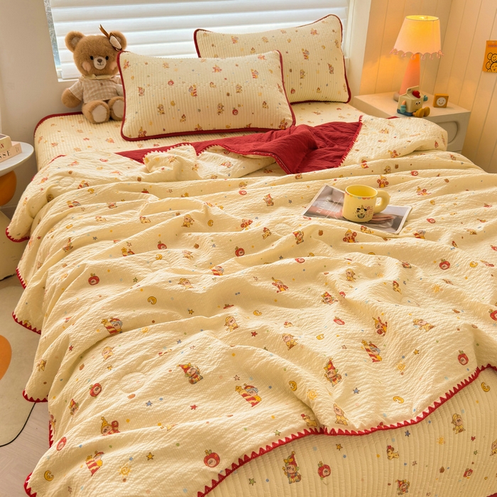 91家纺网 家纺一手货源 找家纺 梵朴 2026新款A类泡芙双层纱贝壳边床盖夏被四件套三角针夏凉被空调被 星星玩偶黄