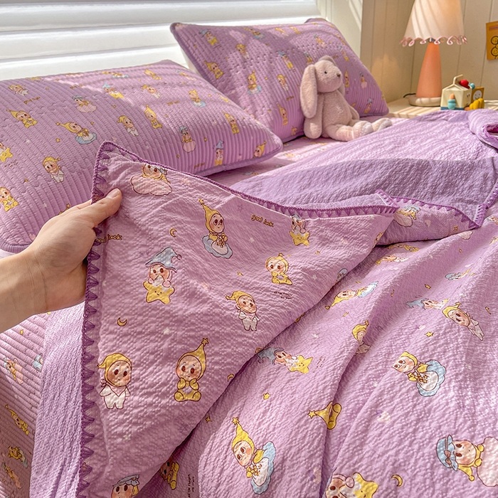 91家纺网 家纺一手货源 找家纺 梵朴 2026新款A类泡芙双层纱贝壳边床盖夏被四件套三角针夏凉被空调被 星星玩偶紫