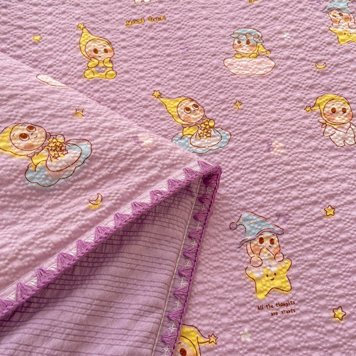 91家纺网 家纺一手货源 找家纺 梵朴 2026新款A类泡芙双层纱贝壳边床盖夏被四件套三角针夏凉被空调被 星星玩偶紫