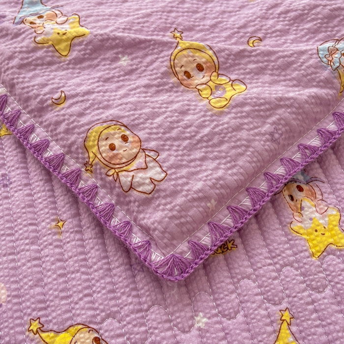 91家纺网 家纺一手货源 找家纺 梵朴 2026新款A类泡芙双层纱贝壳边床盖夏被四件套三角针夏凉被空调被 星星玩偶紫