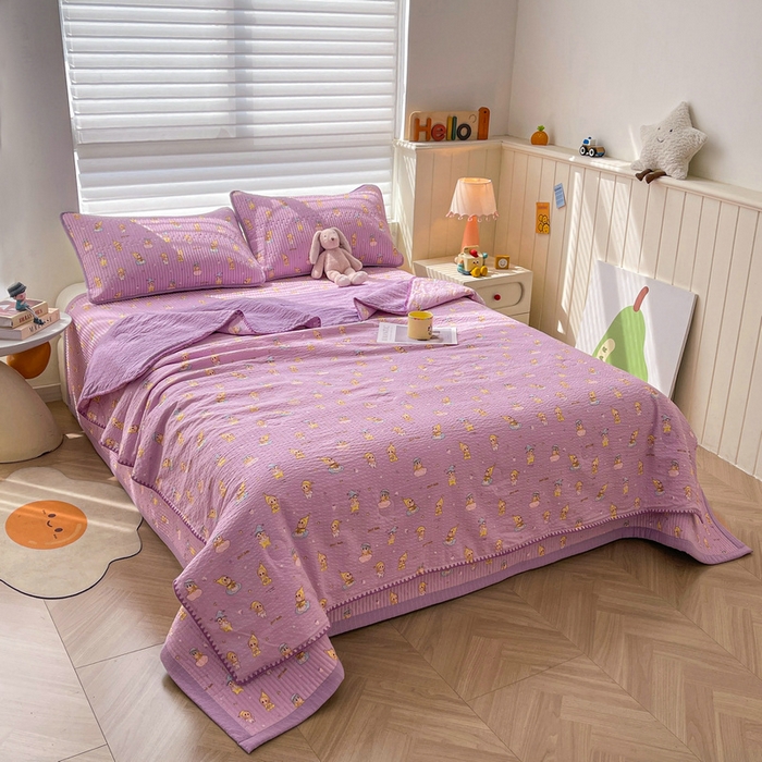 91家纺网 家纺一手货源 找家纺 梵朴 2026新款A类泡芙双层纱贝壳边床盖夏被四件套三角针夏凉被空调被 星星玩偶紫