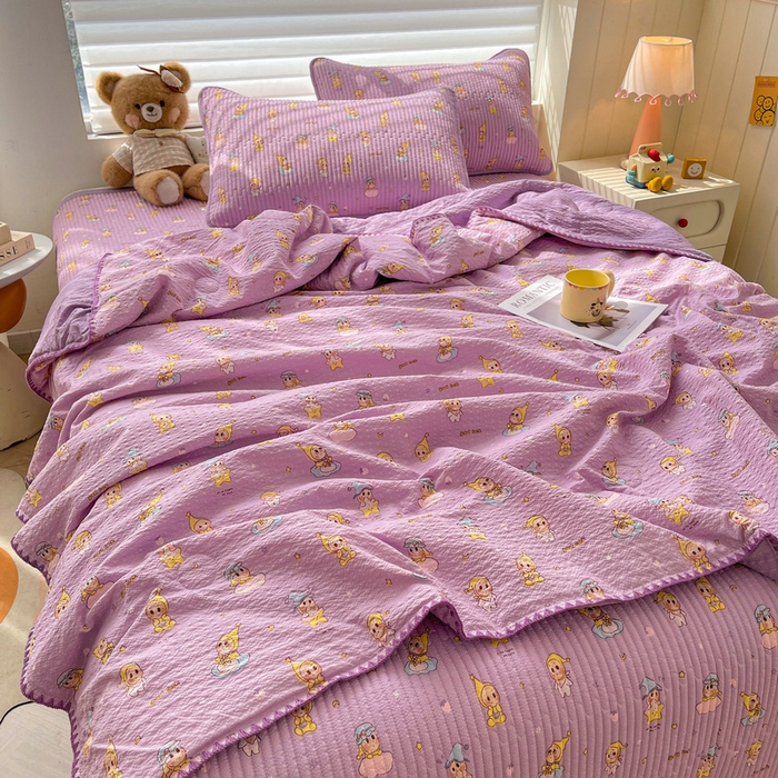 91家纺网 家纺一手货源 找家纺 梵朴 2026新款A类泡芙双层纱贝壳边床盖夏被四件套三角针夏凉被空调被 星星玩偶紫