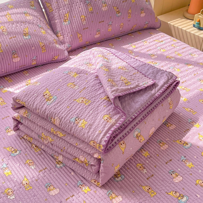 91家纺网 家纺一手货源 找家纺 梵朴 2026新款A类泡芙双层纱贝壳边床盖夏被四件套三角针夏凉被空调被 星星玩偶紫