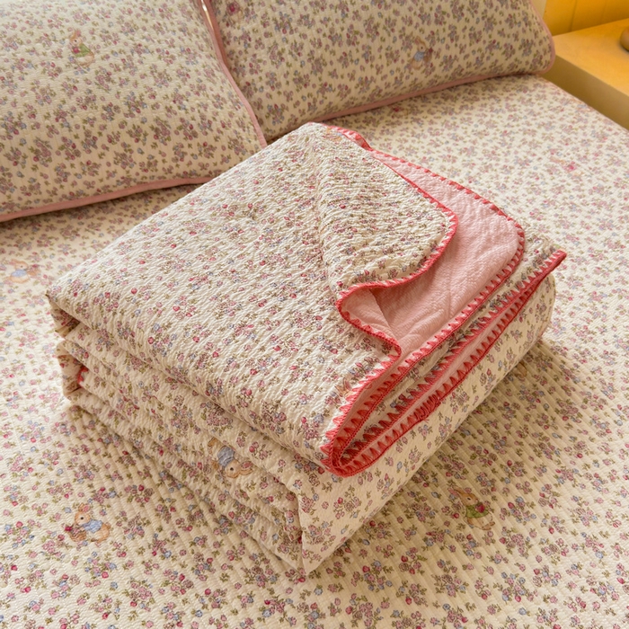 91家纺网 家纺一手货源 找家纺 梵朴 2026新款A类泡芙双层纱贝壳边床盖夏被四件套三角针夏凉被空调被 紫花免