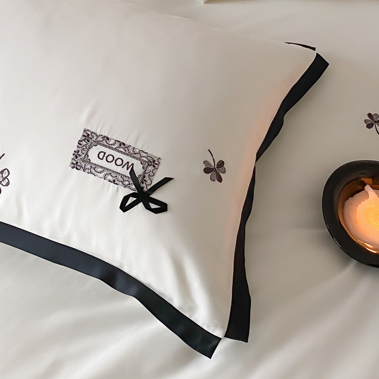 91家纺网 家纺一手货源 找家纺 佳汐蓝家纺 2026新款50S全棉纯棉轻奢工艺款精致刺绣四件套-幸运草系列 幸运草-云母白