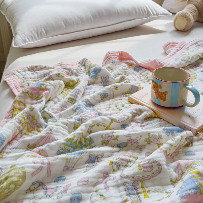 91家纺网 家纺一手货源 找家纺 乐家毛巾被（工厂自产自销） 2026新款全棉纯棉六层一体超柔泡泡纱多功能毯 游乐园