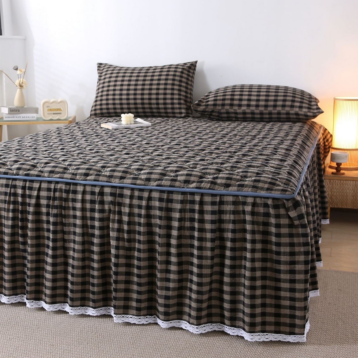 91家纺网 家纺一手货源 找家纺 欧妮家纺 2026新款无印全棉水洗棉夹棉单床裙-三件套 全棉夹棉床裙重楼黑