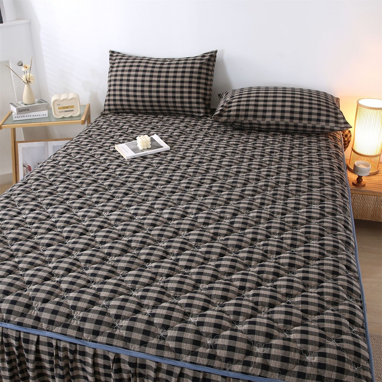 91家纺网 家纺一手货源 找家纺 欧妮家纺 2026新款无印全棉水洗棉夹棉单床裙-三件套 全棉夹棉床裙重楼黑