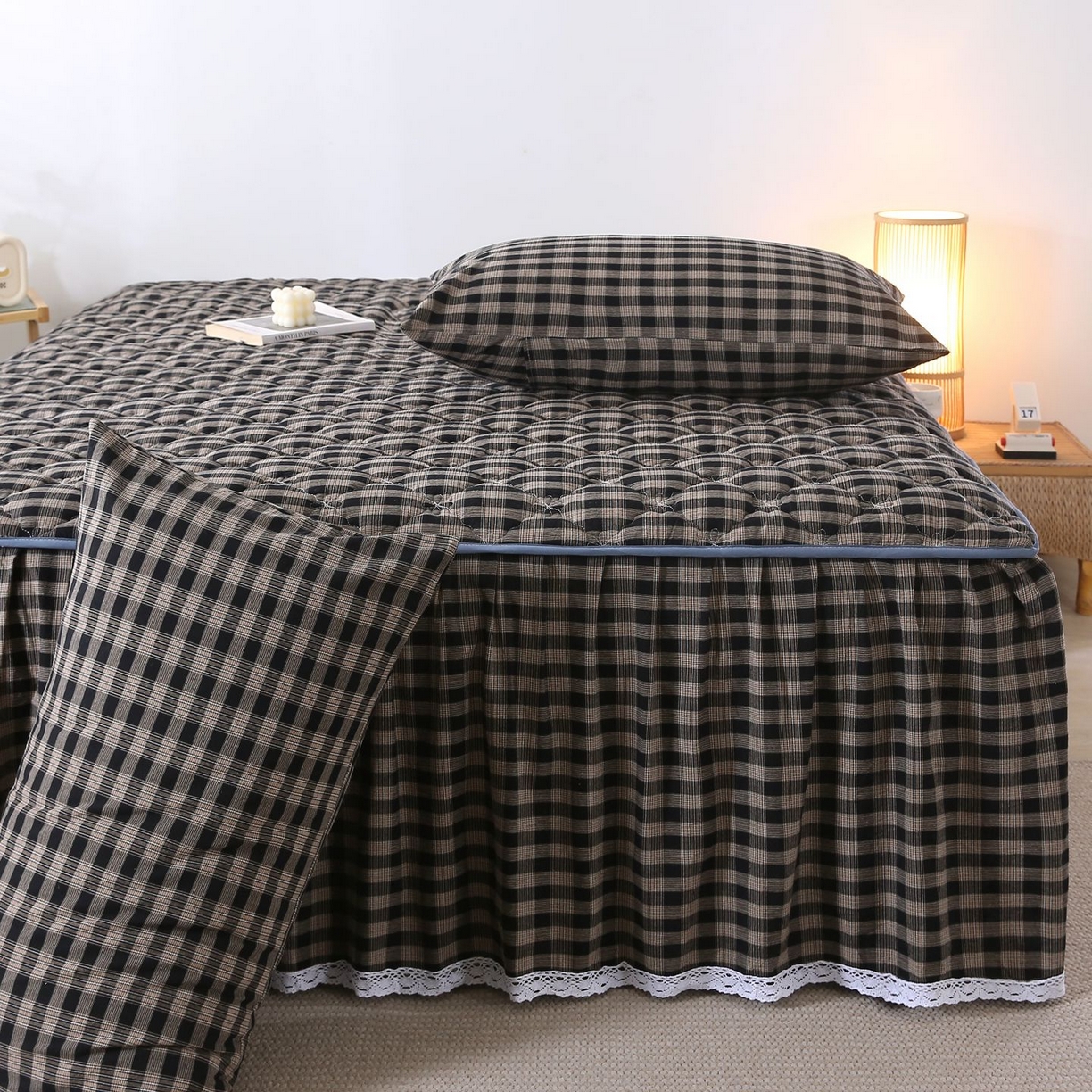 91家纺网 家纺一手货源 找家纺 欧妮家纺 2026新款无印全棉水洗棉夹棉单床裙-三件套 全棉夹棉床裙重楼黑