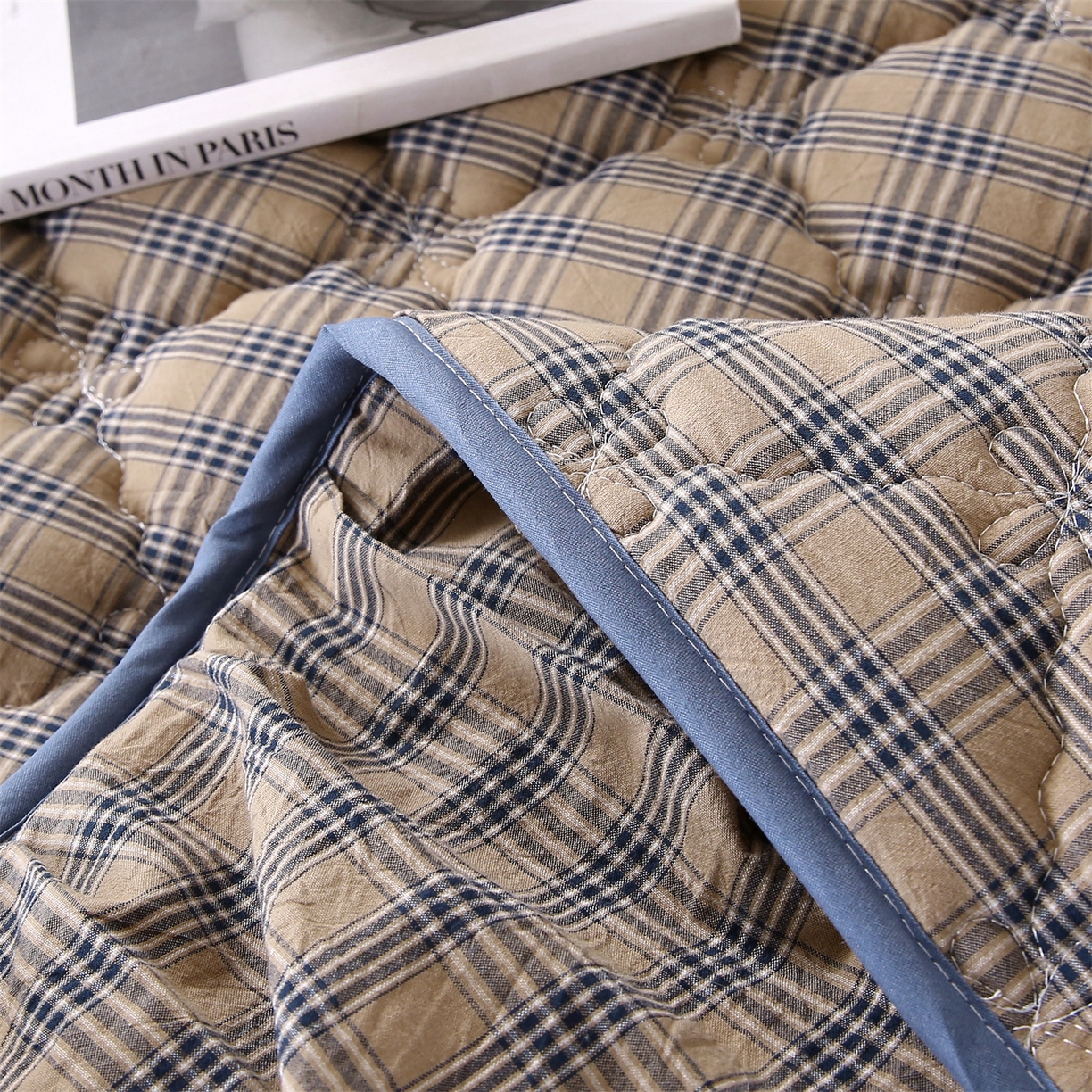 91家纺网 家纺一手货源 找家纺 欧妮家纺 2026新款无印全棉水洗棉夹棉单床裙-三件套 全棉夹棉床裙重楼焦糖咖