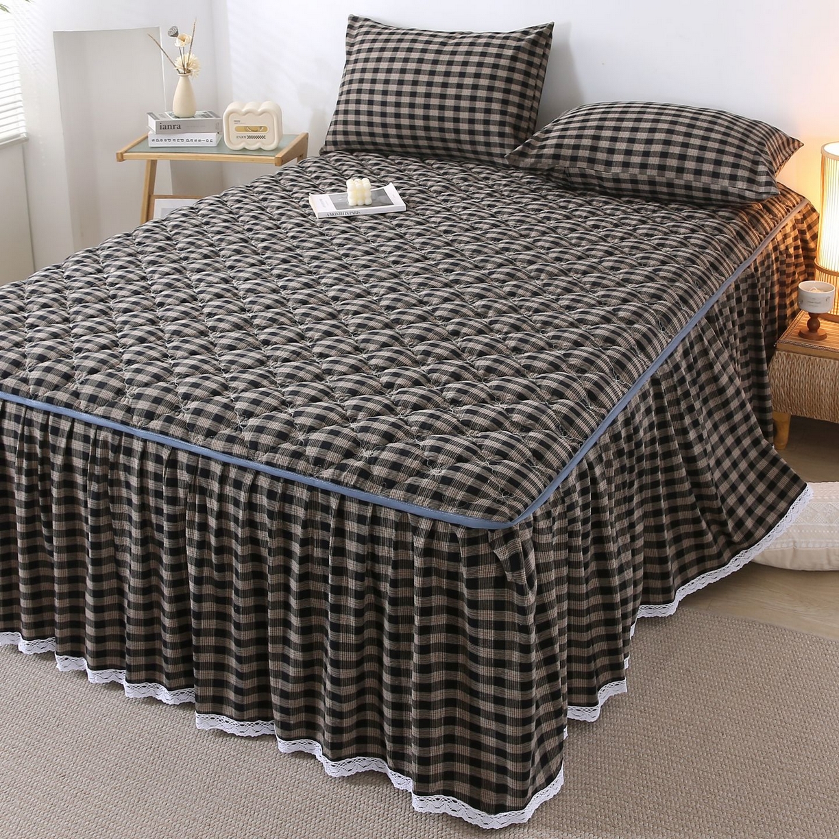 91家纺网 家纺一手货源 找家纺 欧妮家纺 2026新款无印全棉水洗棉夹棉单床裙-三件套 全棉夹棉床裙重楼黑