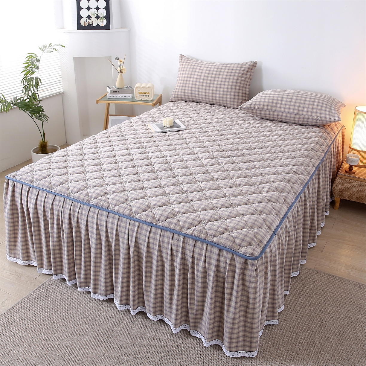 91家纺网 家纺一手货源 找家纺 欧妮家纺 2026新款无印全棉水洗棉夹棉单床裙-三件套 全棉夹棉床裙浣花灰格