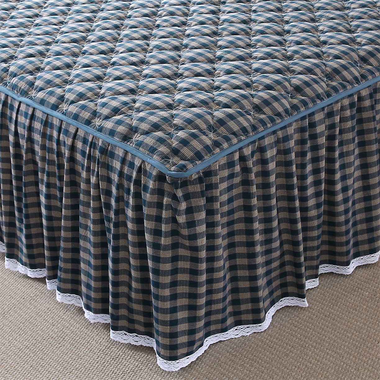 91家纺网 家纺一手货源 找家纺 欧妮家纺 2026新款无印全棉水洗棉夹棉单床裙-三件套 全棉夹棉床裙重楼蓝格