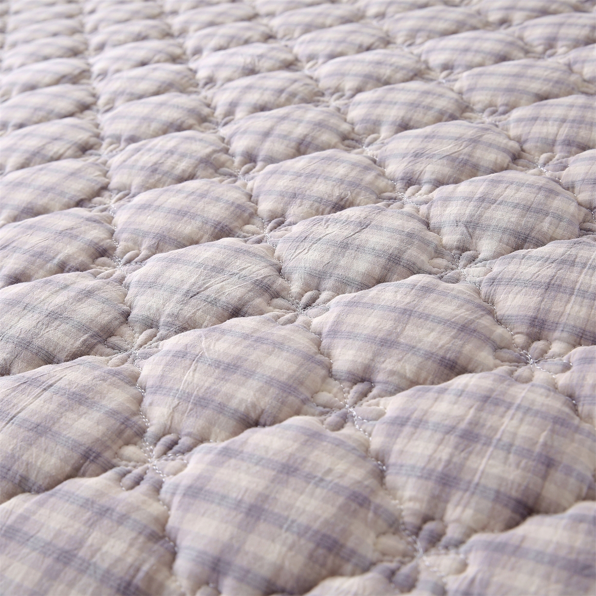 91家纺网 家纺一手货源 找家纺 欧妮家纺 2026新款无印全棉水洗棉夹棉单床裙-三件套 全棉夹棉床裙浣花灰格