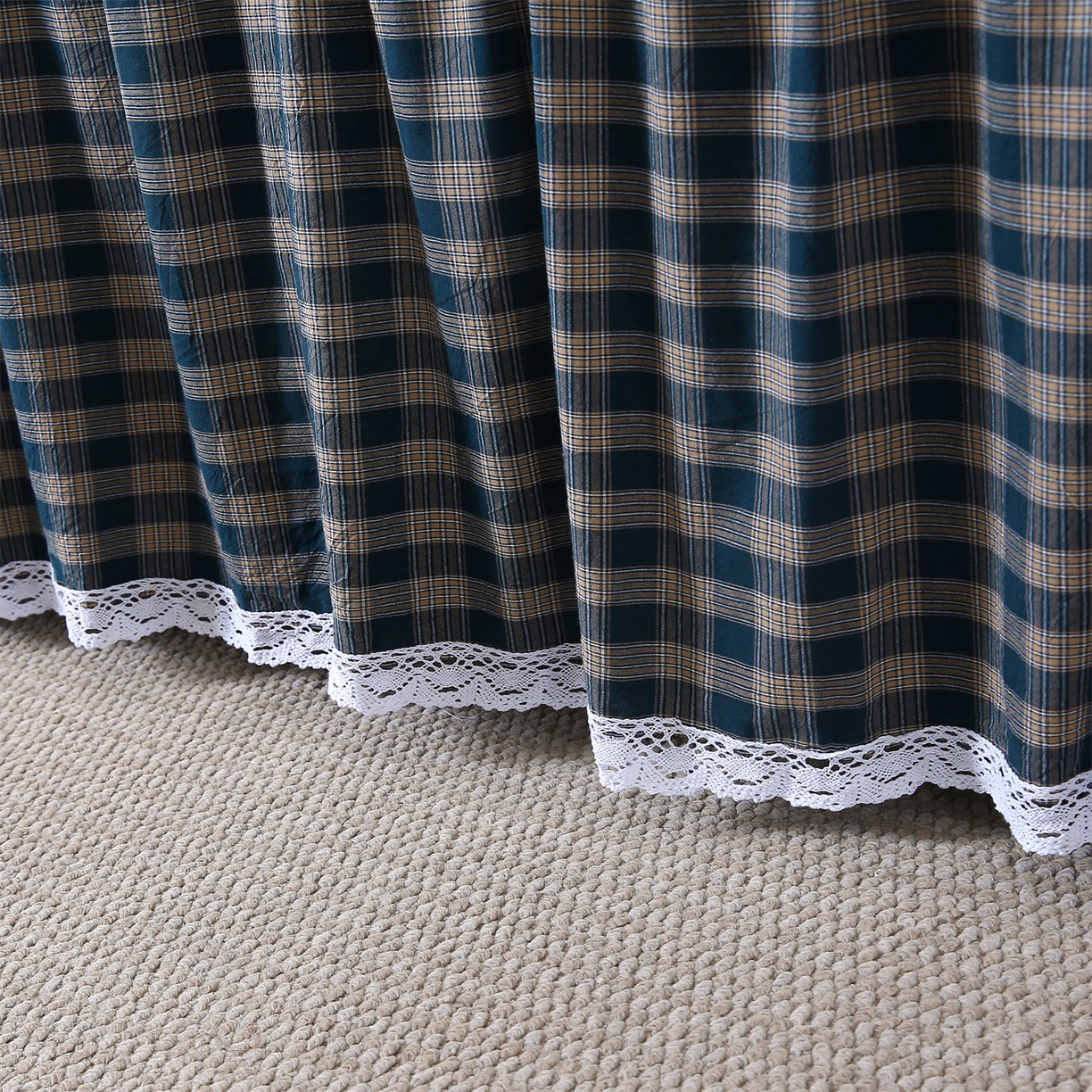 91家纺网 家纺一手货源 找家纺 欧妮家纺 2026新款无印全棉水洗棉夹棉单床裙-三件套 全棉夹棉床裙重楼蓝格