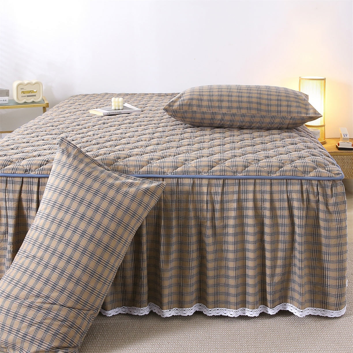 91家纺网 家纺一手货源 找家纺 欧妮家纺 2026新款无印全棉水洗棉夹棉单床裙-三件套 全棉夹棉床裙重楼焦糖咖