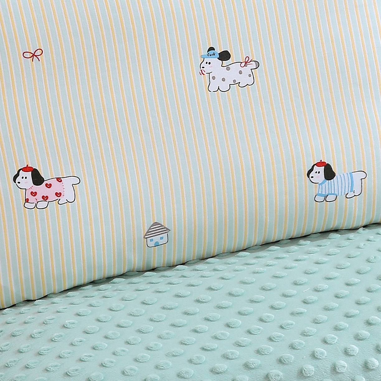 91家纺网 家纺一手货源 找家纺 珍贝家纺 2026新款全棉双层纱豆豆连套枕 腊肠狗-条纹