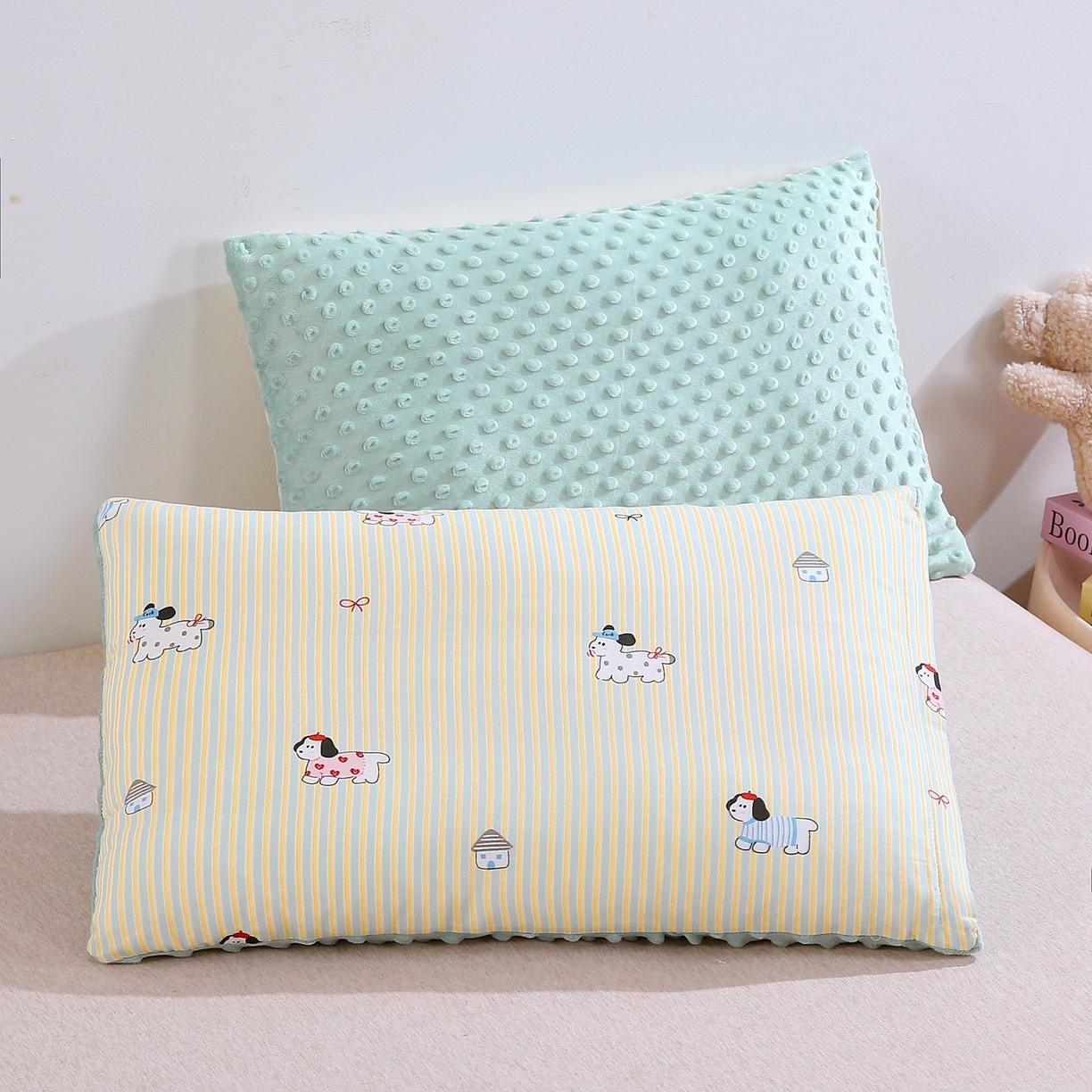 91家纺网 家纺一手货源 找家纺 珍贝家纺 2026新款全棉双层纱豆豆连套枕 腊肠狗-条纹