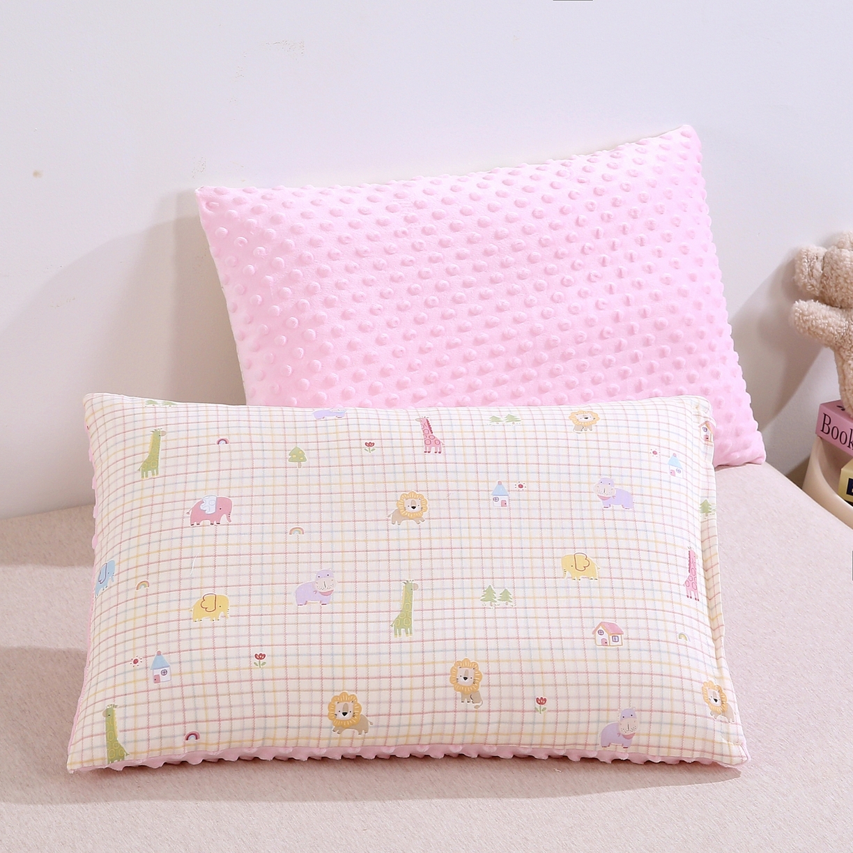 91家纺网 家纺一手货源 找家纺 珍贝家纺 2026新款全棉双层纱豆豆连套枕 动物园-小方格