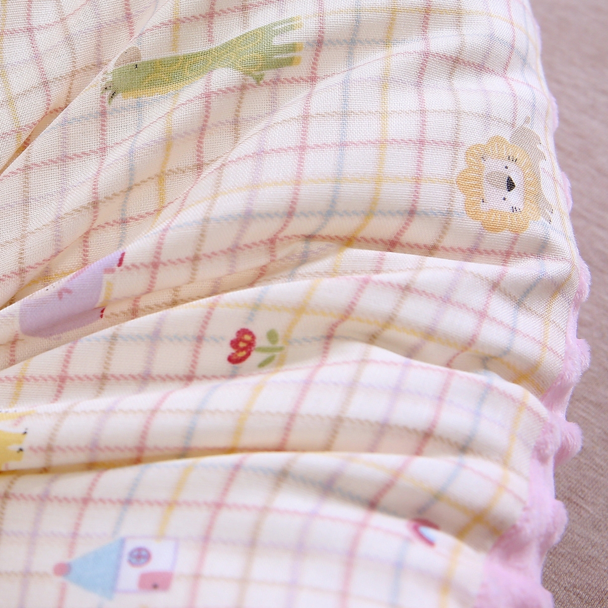 91家纺网 家纺一手货源 找家纺 珍贝家纺 2026新款全棉双层纱豆豆连套枕 动物园-小方格