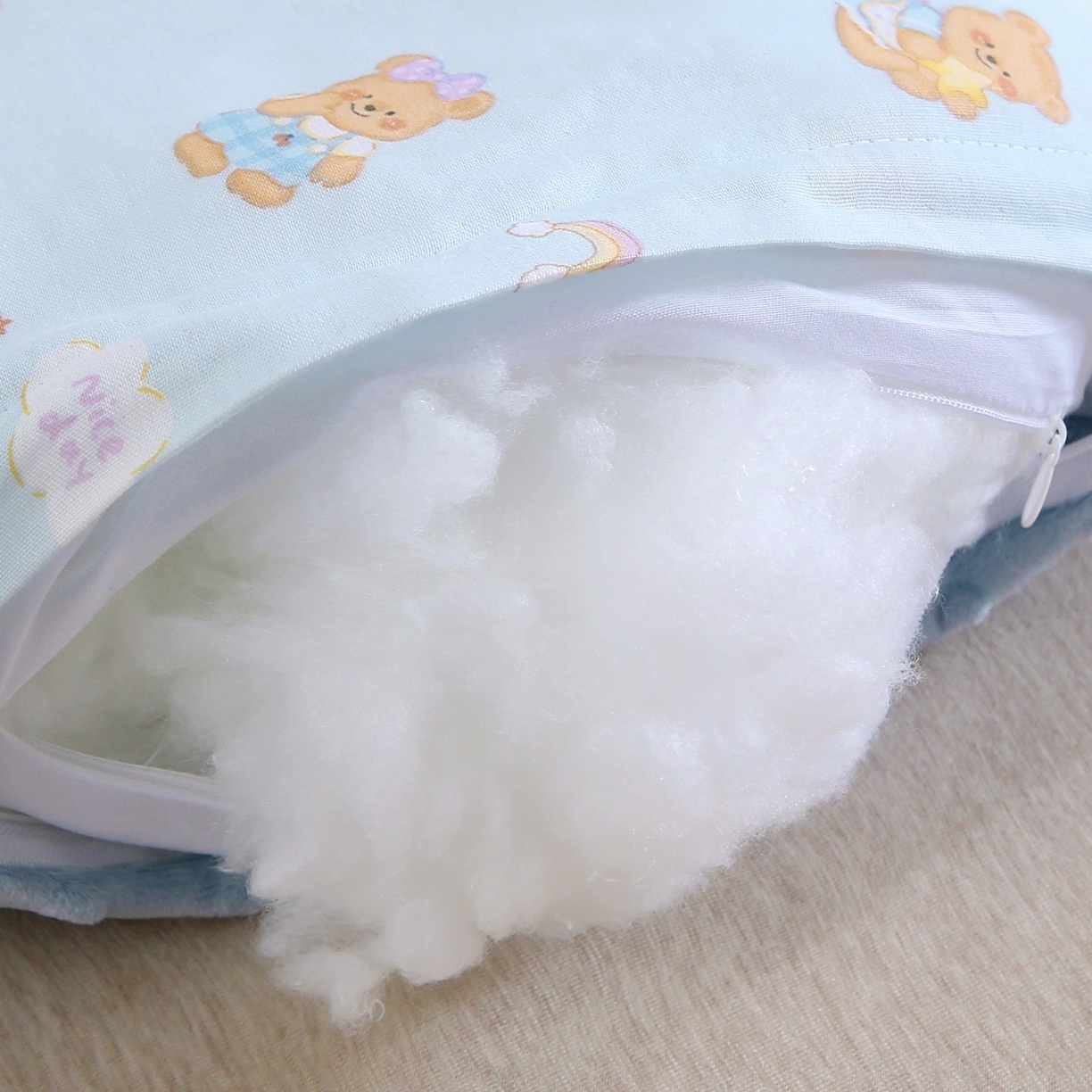 91家纺网 家纺一手货源 找家纺 珍贝家纺 2026新款全棉双层纱豆豆连套枕 小熊-蓝