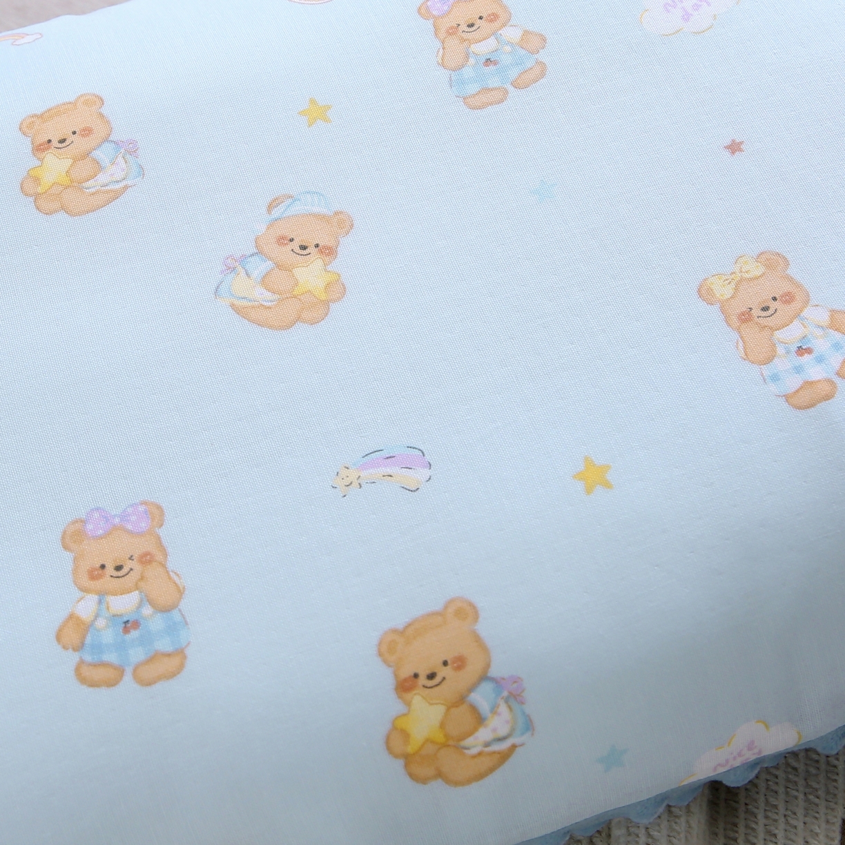 91家纺网 家纺一手货源 找家纺 珍贝家纺 2026新款全棉双层纱豆豆连套枕 小熊-蓝