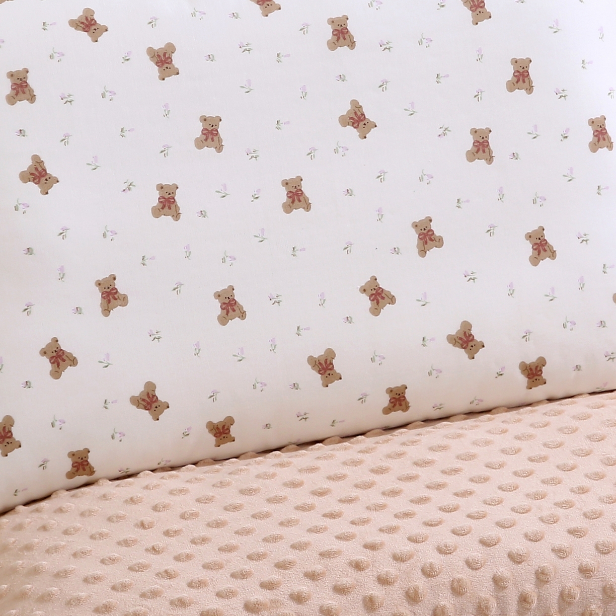 91家纺网 家纺一手货源 找家纺 珍贝家纺 2026新款全棉双层纱豆豆连套枕 小熊先生-白