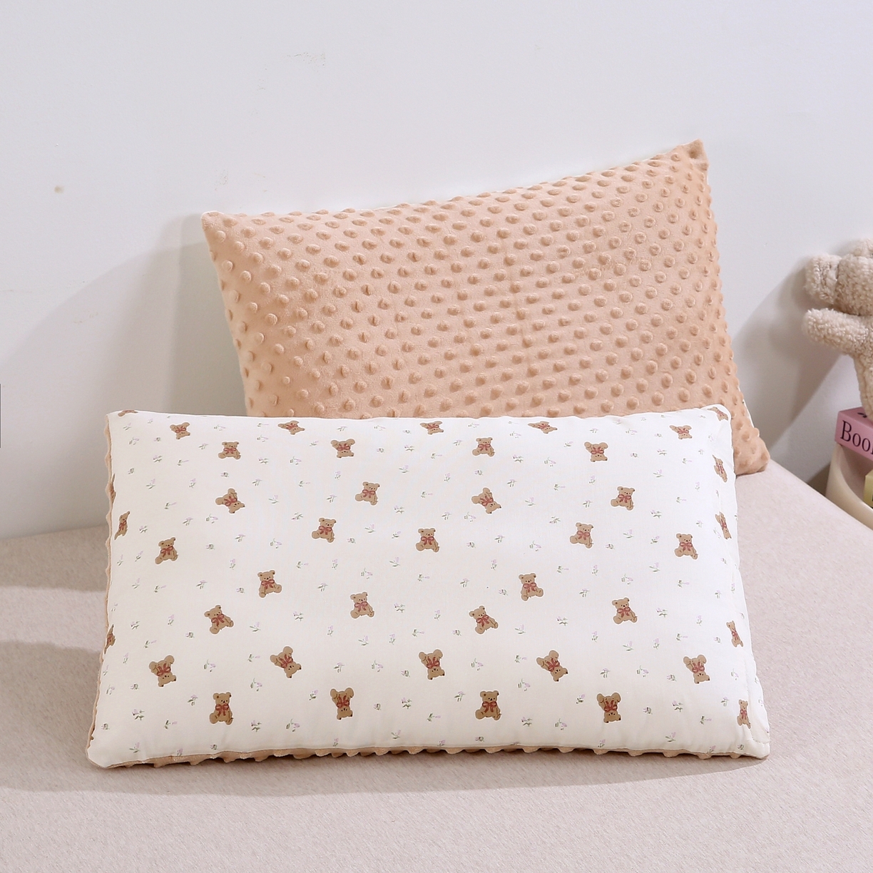 91家纺网 家纺一手货源 找家纺 珍贝家纺 2026新款全棉双层纱豆豆连套枕 小熊先生-白