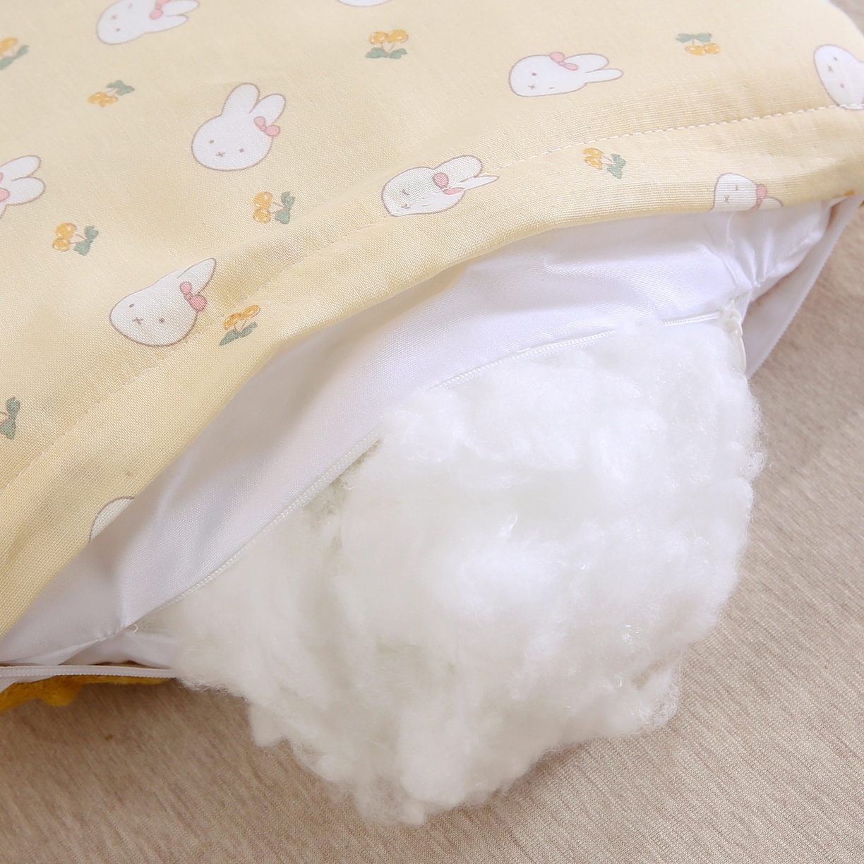 91家纺网 家纺一手货源 找家纺 珍贝家纺 2026新款全棉双层纱豆豆连套枕 小兔-黄