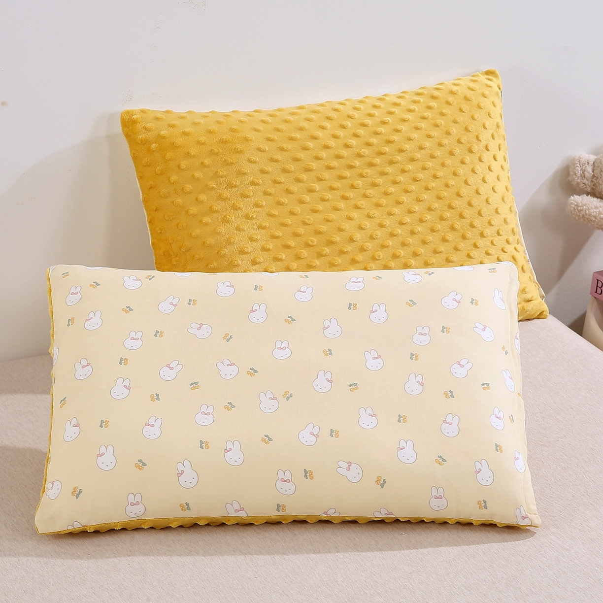 91家纺网 家纺一手货源 找家纺 珍贝家纺 2026新款全棉双层纱豆豆连套枕 小兔-黄