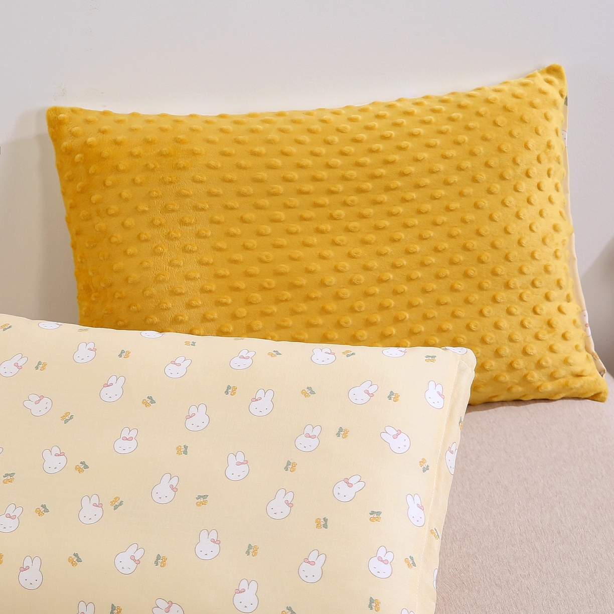 91家纺网 家纺一手货源 找家纺 珍贝家纺 2026新款全棉双层纱豆豆连套枕 小兔-黄