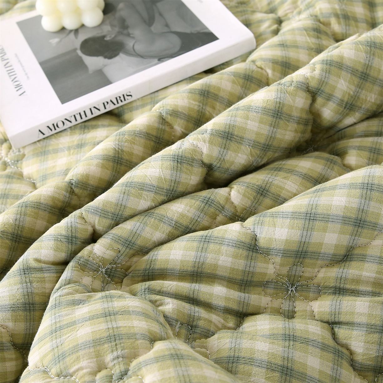 91家纺网 家纺一手货源 找家纺 欧妮家纺 2026新款无印全棉水洗棉夹棉单床裙-三件套 全棉夹棉床裙浣花草绿