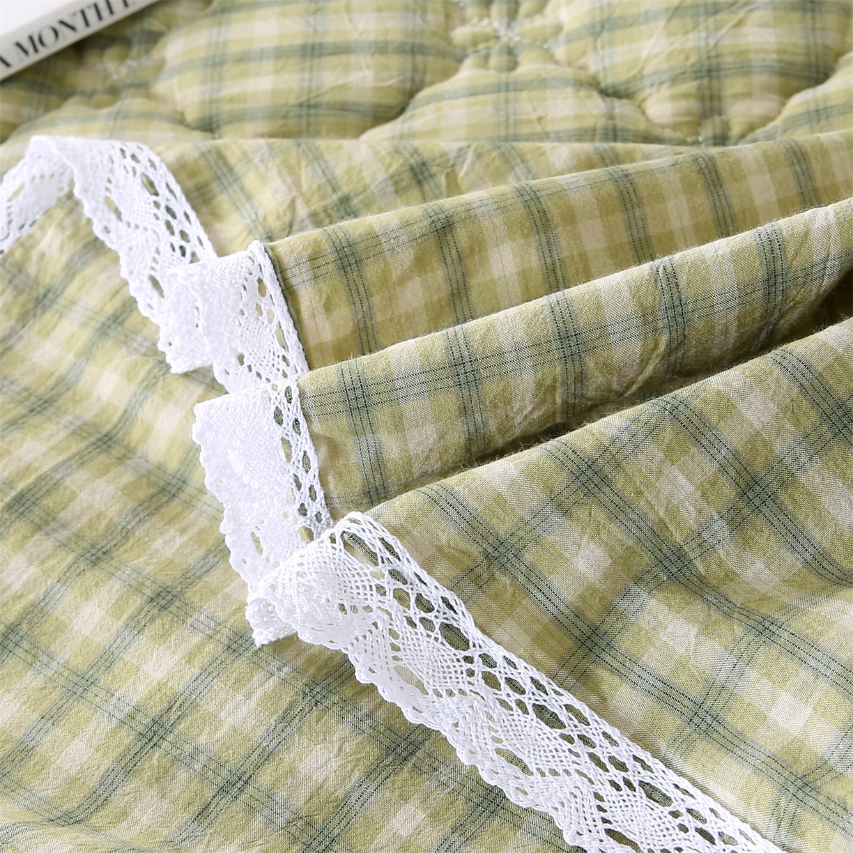 91家纺网 家纺一手货源 找家纺 欧妮家纺 2026新款无印全棉水洗棉夹棉单床裙-三件套 全棉夹棉床裙浣花草绿