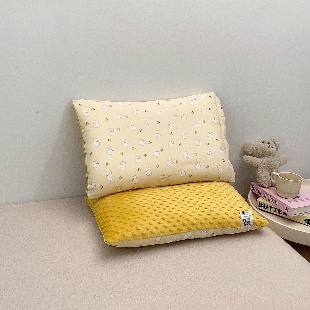 91家纺网 家纺一手货源 找家纺 珍贝家纺 2026新款全棉双层纱豆豆连套枕 小兔-黄