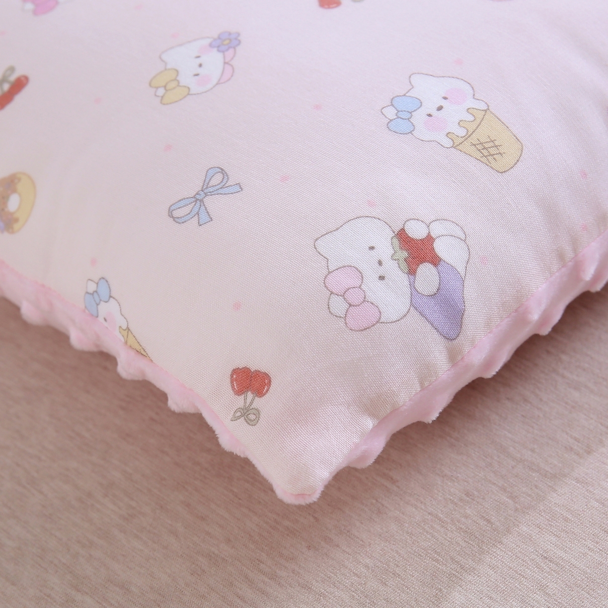 91家纺网 家纺一手货源 找家纺 珍贝家纺 2026新款全棉双层纱豆豆连套枕 小猫-粉