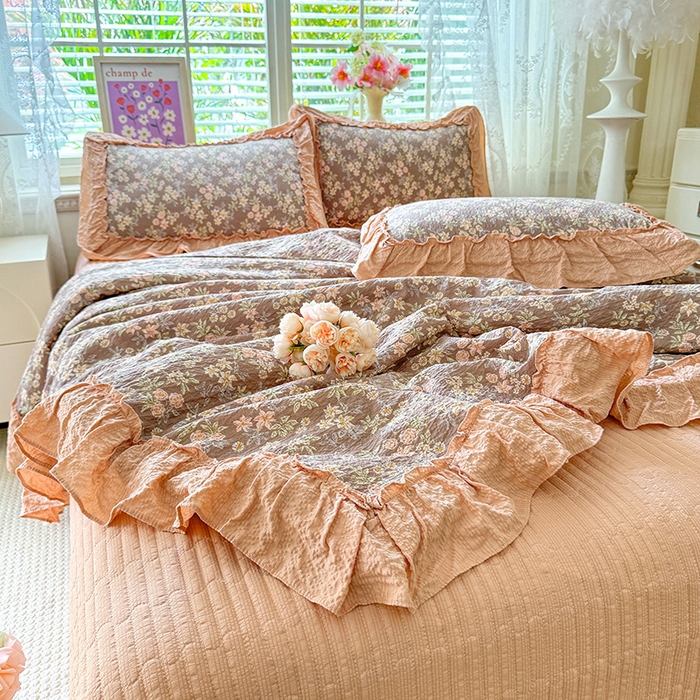 91家纺网 家纺一手货源 找家纺 韩约家纺 2026新款法式大花边床盖款泡芙棉夏凉被空调被四件套 繁花