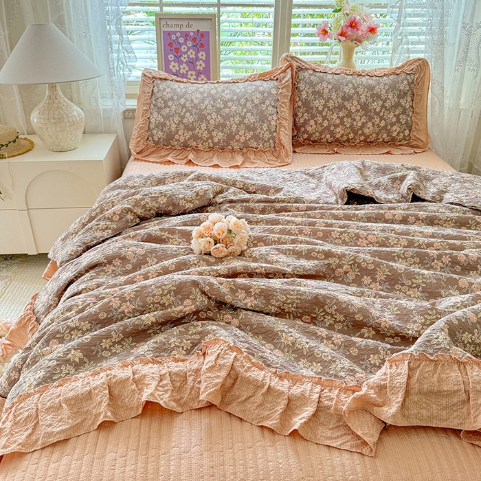 91家纺网 家纺一手货源 找家纺 韩约家纺 2026新款法式大花边床盖款泡芙棉夏凉被空调被四件套 繁花